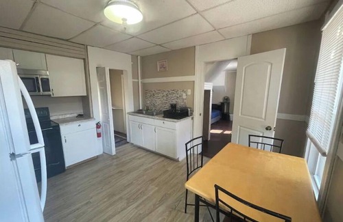 Eastside Apartment | (F1) Convenient 3br Syracuse University apartment