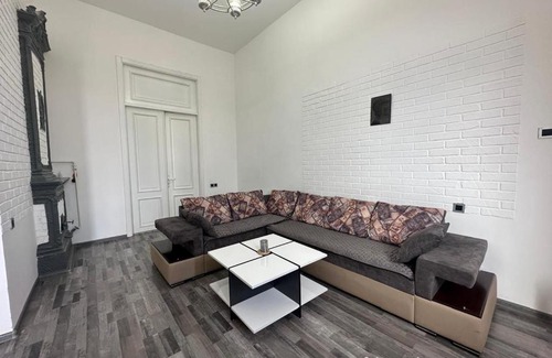 Shahbuz Apartment | F1 Hard Rock Apartments
