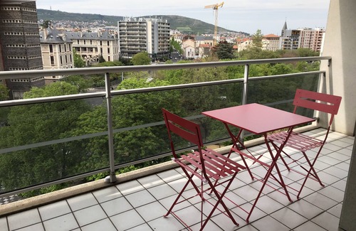 Clermont-Ferrand Apartment | F1 with open view, 6m2 terrace, WIFI
