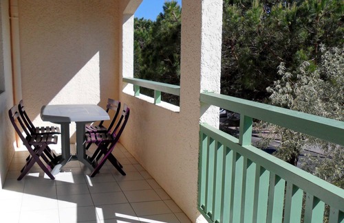 Le Port Apartment | F2 air-conditioned, near beach (for 4 people)