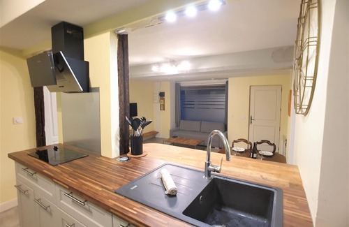 Pont-sur-Yonne Apartment | F2 in the heart of town with troglodyte room