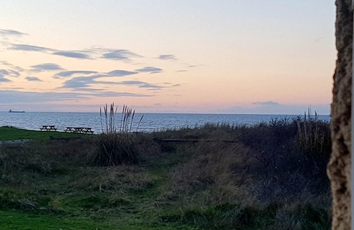 Merville-Franceville-Plage Apartment | F2 Sea View, Feet in the water