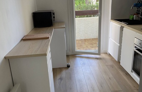 Saint-Cyr-sur-Mer Apartment | F2 totally renovated, garden level, secure parking, near beach and shops