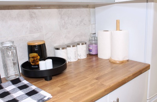 Derby House | F2S Serviced 2Bed House Wi-fi, Netflix, Parking, Train station nearby. Holiday!