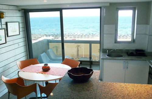 La Cote Radieuse Apartment | F3 standing on the beach, parking, super panoramic 180 ° view, Top position
