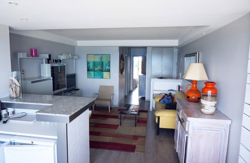 La Cote Radieuse Apartment | F3 standing on the beach, parking, super panoramic 180 ° view, Top position