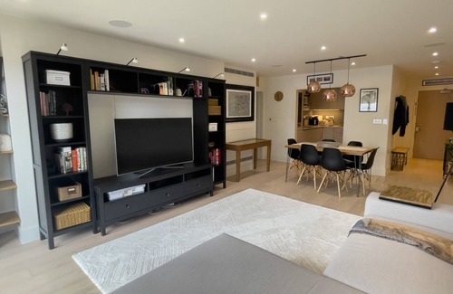 Frognal and Fitzjohns Apartment | F9-Fantastic 2 Bedroom Flat in NW3!