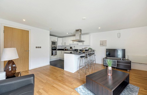 Trafford Apartment | Fab 2 bed | Central Altrincham | Pass the Keys | Pass the Keys