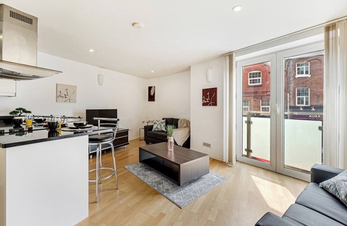 Trafford Apartment | Fab 2 bed | Central Altrincham | Pass the Keys | Pass the Keys