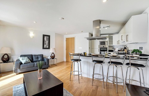 Trafford Apartment | Fab 2 bed | Central Altrincham | Pass the Keys | Pass the Keys
