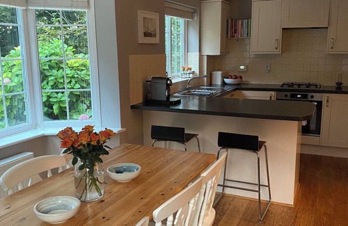 New Forest District House | Fab 4 bedroom/4 bathroom house - quiet lane - walking distance of Lymington