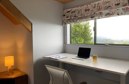 Motueka House | Fab 4-bedroom 44a estate - sleeps 14 - Motueka Valley - your own nature reserve!