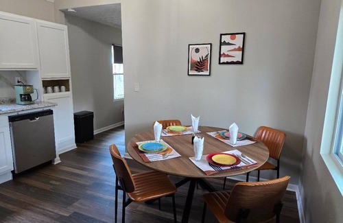 Akron House | Fab 50's Firestone Flat. A/C & Pet friendly