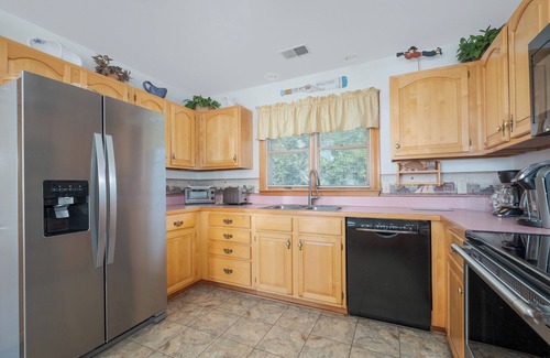 Monteray Shores House | Fab Family Vacation Home. Great Location w/Private Pool, Hot Tub & Foosball
