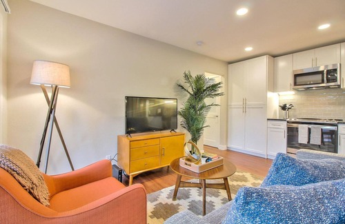 Mountain View Apartment | Fab Mountain View 1BR w/Gym & Pool, nr University & Shops, by Blueground