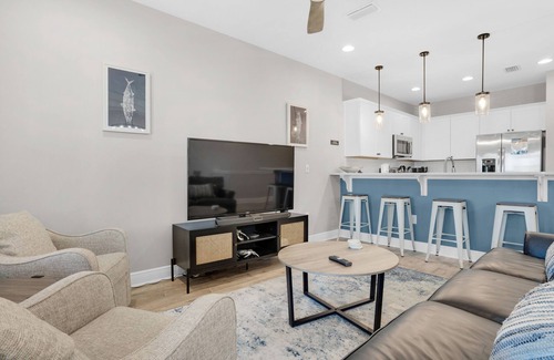 Villages of Crystal Beach House | 🌊Fab Reno~LSV (Golf Cart)~3 Block 2 Beach~Beach Cart~Resort Style Pool~3BR Sweet