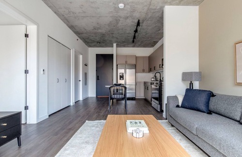 Killgubbin Apartment | Fab River North 1BR w/Sky Terrace, Yoga Studio & Grills, by Blueground