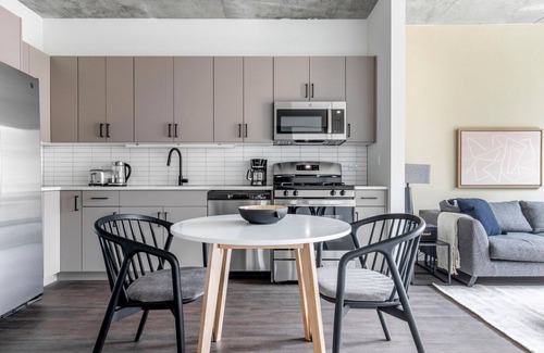 Killgubbin Apartment | Fab River North 1BR w/Sky Terrace, Yoga Studio & Grills, by Blueground