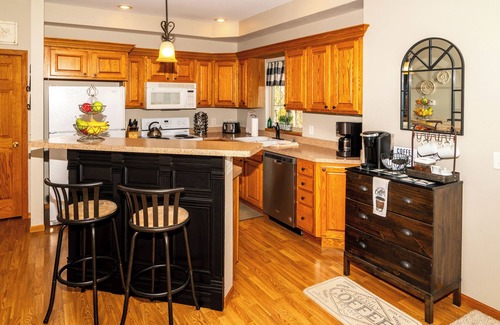 The Galena Territory House | Fab Screened Porch, Bright and Spacious, Enjoy Nature and Wildlife from the Deck