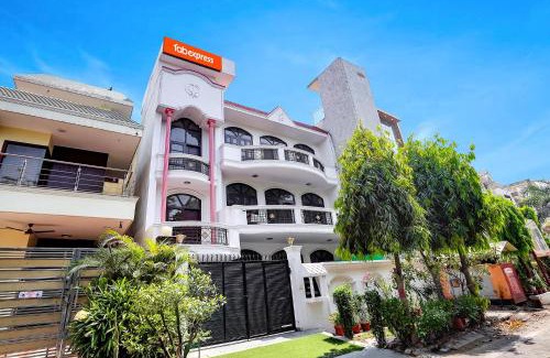Sector 35 Hotel | FabExpress IVY Inn Sector 35