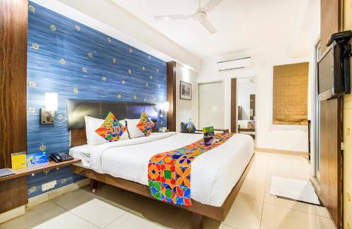 Sayajiganj Hotel | FabExpress Kalyan - Nr Dairy Dan Circle