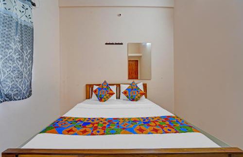Tirupur Hotel | FabExpress Praneeth Residency