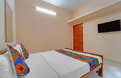 Tirupur Hotel | FabExpress Praneeth Residency
