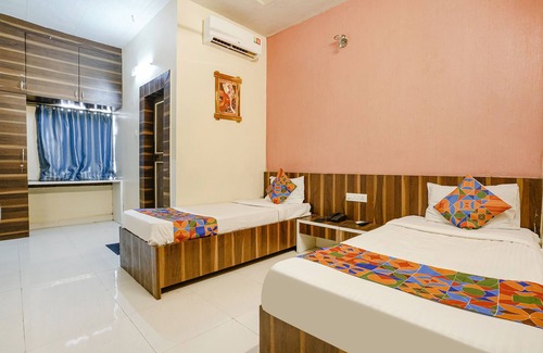 Baramati Hotel | Fabexpress Swara Residency