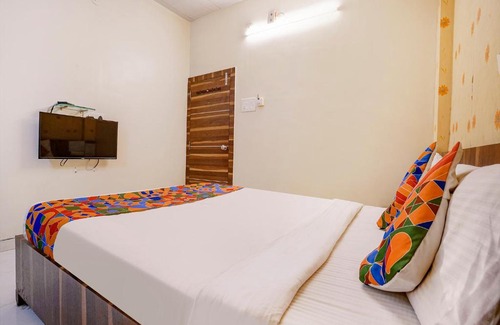 Baramati Hotel | FabExpress Swara Residency