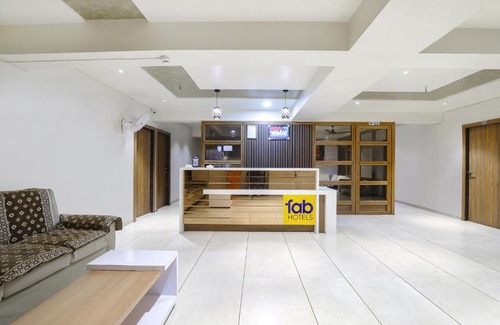 Ahmedabad Hotel | FabHotel Bharosa Inn