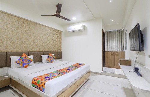 Ahmedabad Hotel | FabHotel Bharosa Inn