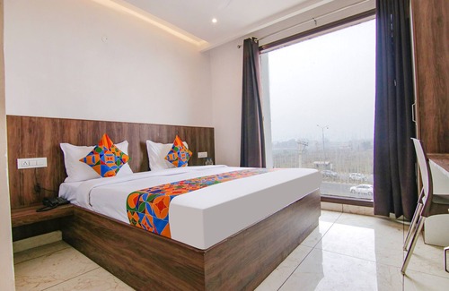 Kharar Hotel | Fabhotel Chandigarh