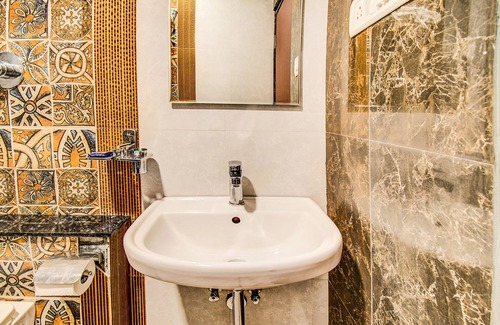 5th Block Hotel | Fabhotel Corporate Crown