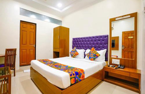 Santacruz West Hotel | FabHotel Cruz Royale - Nr- Bandra West