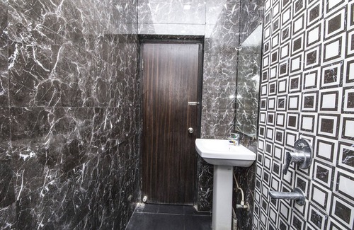 Kolkata Hotel | FabHotel De Sivalika