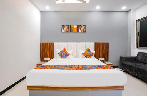 Surat Hotel | FabHotel Magnus