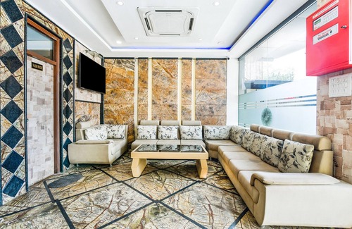Charbagh Hotel | Fabhotel Metro View