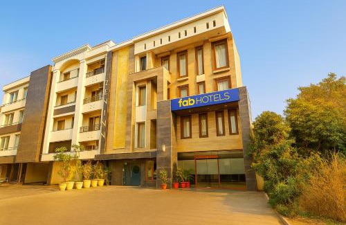 Jasola Hotel | FabHotel Prime Zen Inn - Nr Apollo Hospital