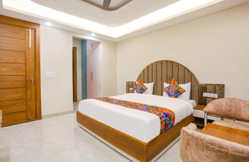 Sector 31 Hotel | FabHotel Raahi Retreat Near Star Mall & 32nd Avenue, Gurugram