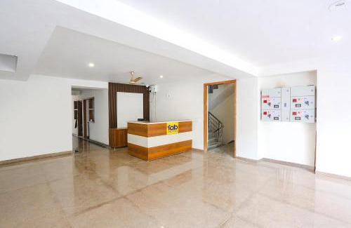 Sector 31 Hotel | FabHotel Raahi Retreat Near Star Mall & 32nd Avenue, Gurugram