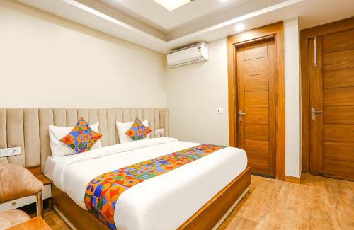 Sector 31 Hotel | FabHotel Raahi Retreat Near Star Mall & 32nd Avenue, Gurugram