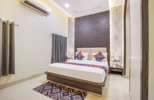 Dariyaganj Hotel | Fabhotel Rivlet Premium