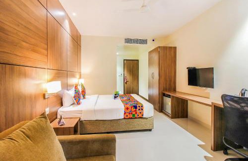 Kurla West Hotel | FabHotel RK International - Nr Mumbai International Airport