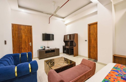 Indirapuram Hotel | Fabhotel The Grand Paradise