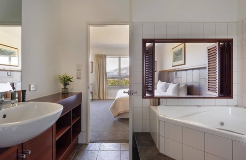 Windwhistle Hotel | Fable Terrace Downs Resort by Mgallery