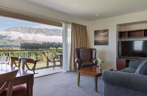 Windwhistle Hotel | Fable Terrace Downs Resort by Mgallery