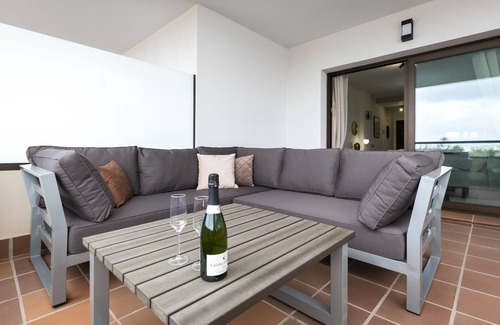 Caleta de Fuste Apartment | Fabulous boutique apartment on the golf course and near the beach