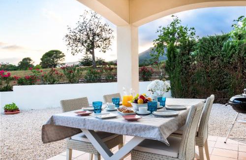 Bonmont Terres Noves House | Fabulosa Adelfas : entre mar y montañas
