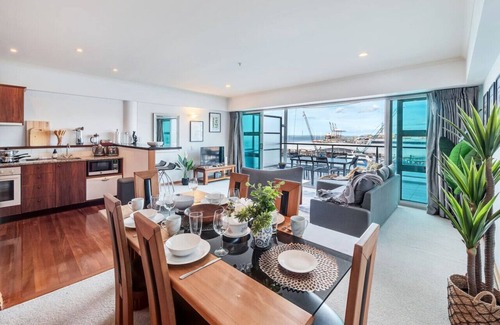 Auckland Central Business District Apartment | ★Fabulous 1 Bedroom Harbour & Sea Views ★ Netflix