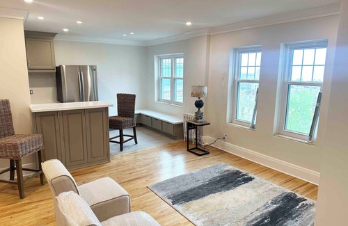 East Town Apartment | Fabulous 1-bedroom with elevator, fitness, onsite.WiFi. in vibrant Milwaukee